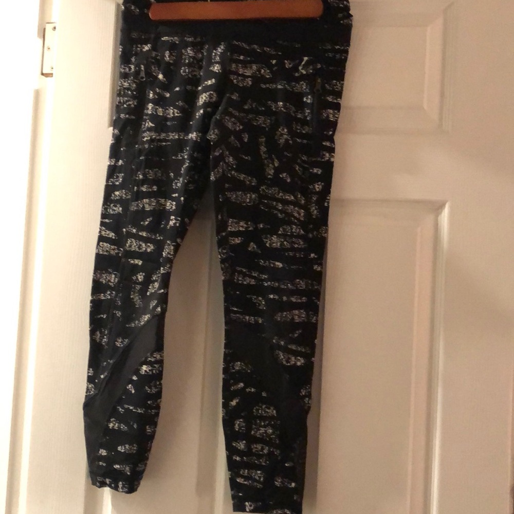 Lululemon Inspire crops with mesh on sides